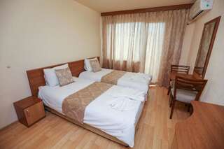 Гостевой дом Guest Rooms Vais Сандански Двухместный номер с 1 кроватью или 2 отдельными кроватями и балконом-25