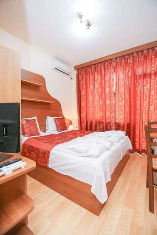 Гостевой дом Guest Rooms Vais Сандански Двухместный номер с 1 кроватью или 2 отдельными кроватями и балконом-26